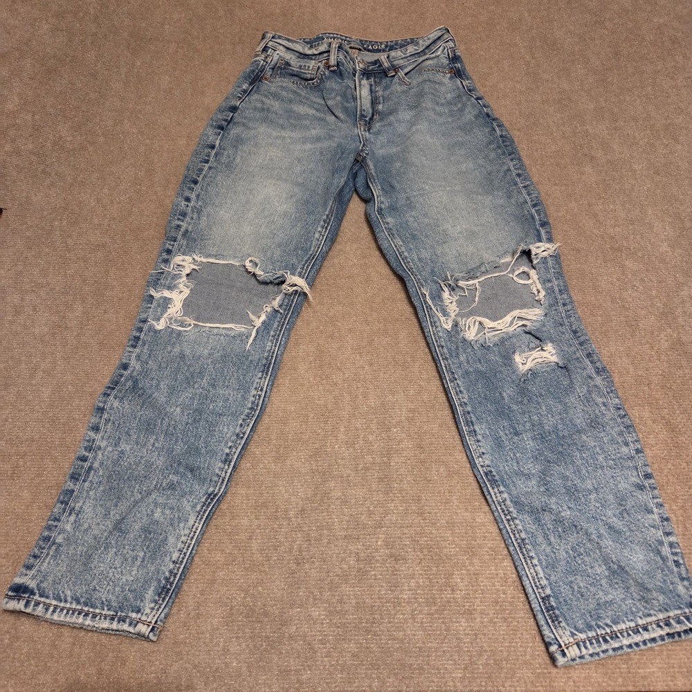 American Eagle Strigid Mom Jeans Distressed Light Wash Blue Size 2 Regular